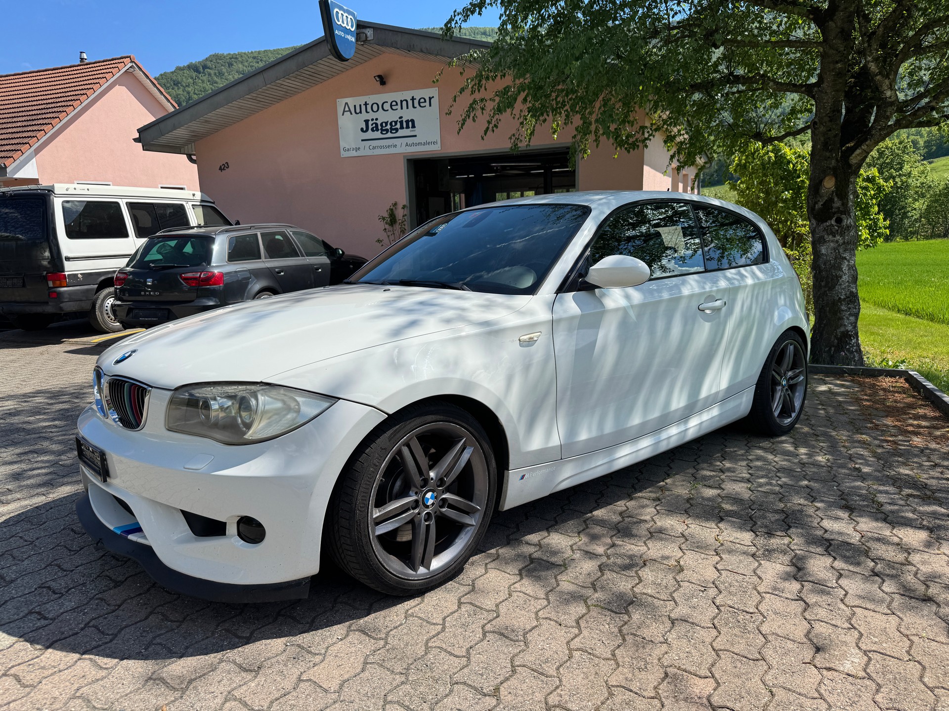 BMW 130i Steptronic-image-1