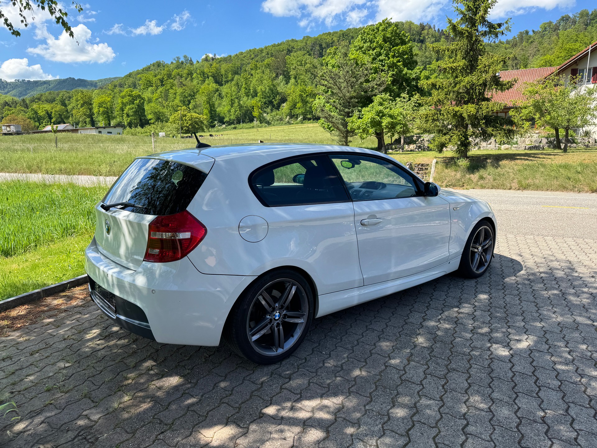 BMW 130i Steptronic-image-5