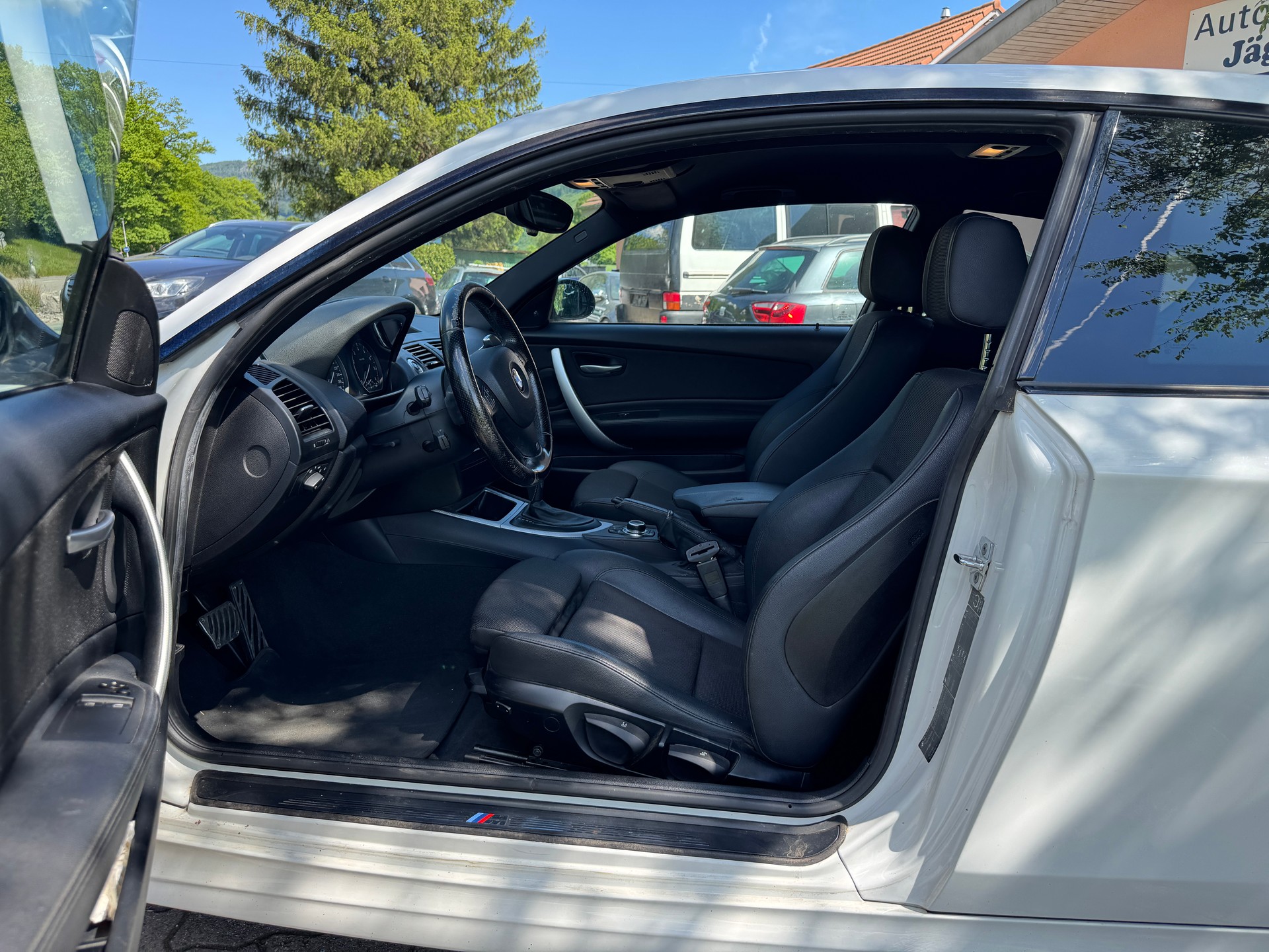 BMW 130i Steptronic-image-7
