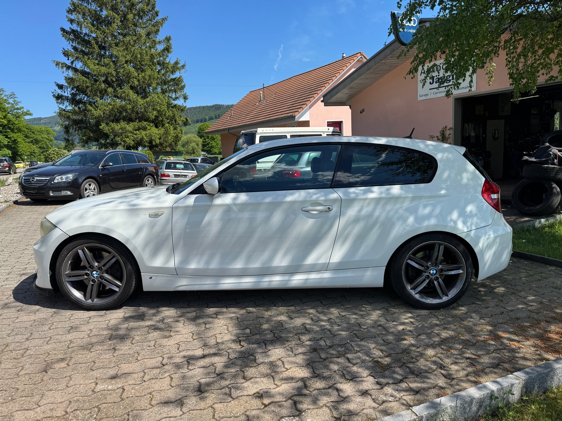 BMW 130i Steptronic-image-2