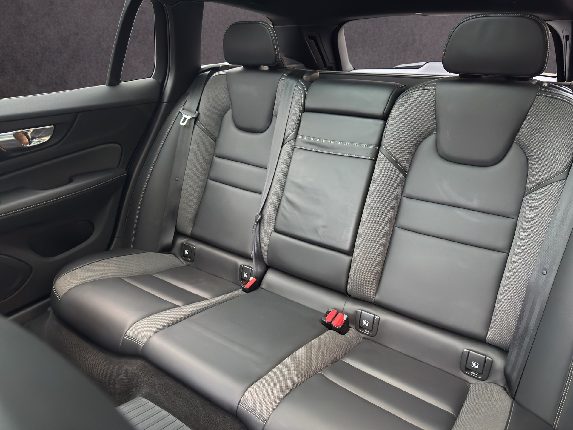 VOLVO V60 2.0 T6 TE R-Design eAWD-image-11