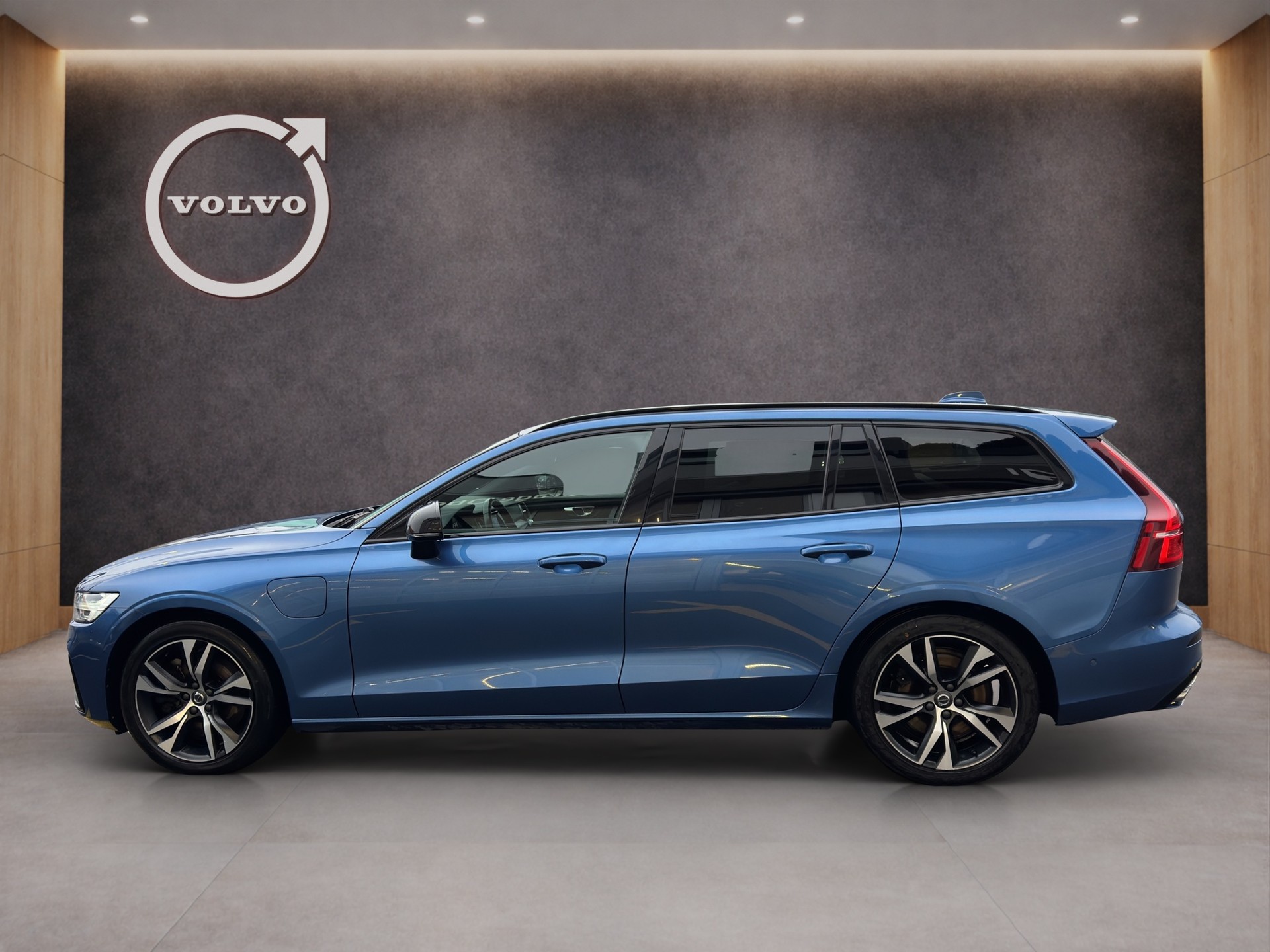 VOLVO V60 2.0 T6 TE R-Design eAWD-image-2