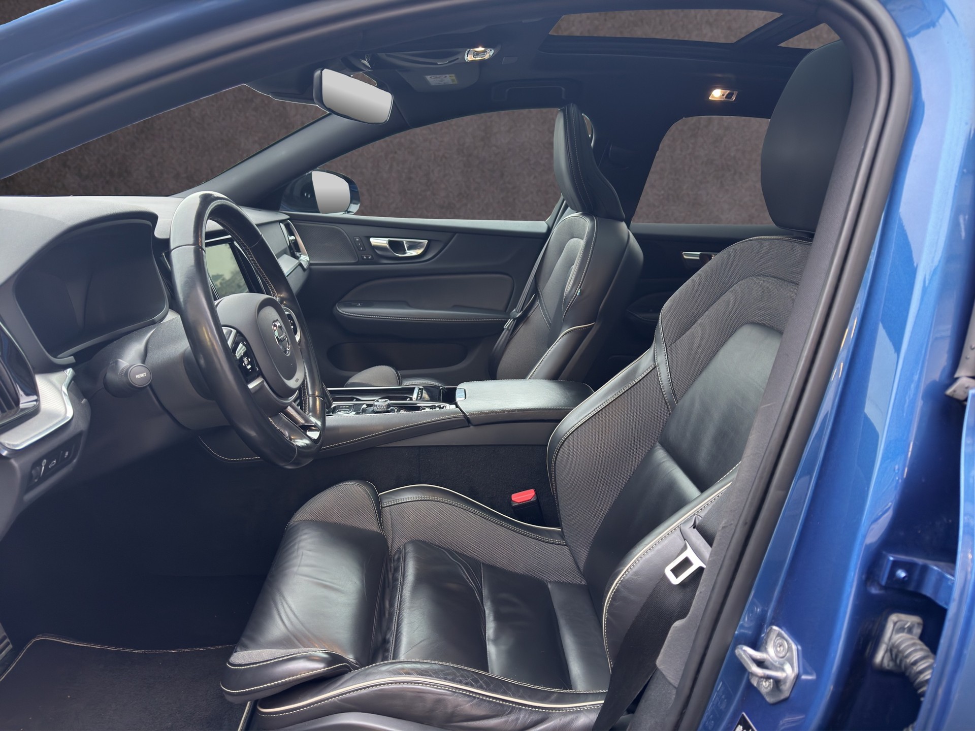 VOLVO V60 2.0 T6 TE R-Design eAWD-image-10