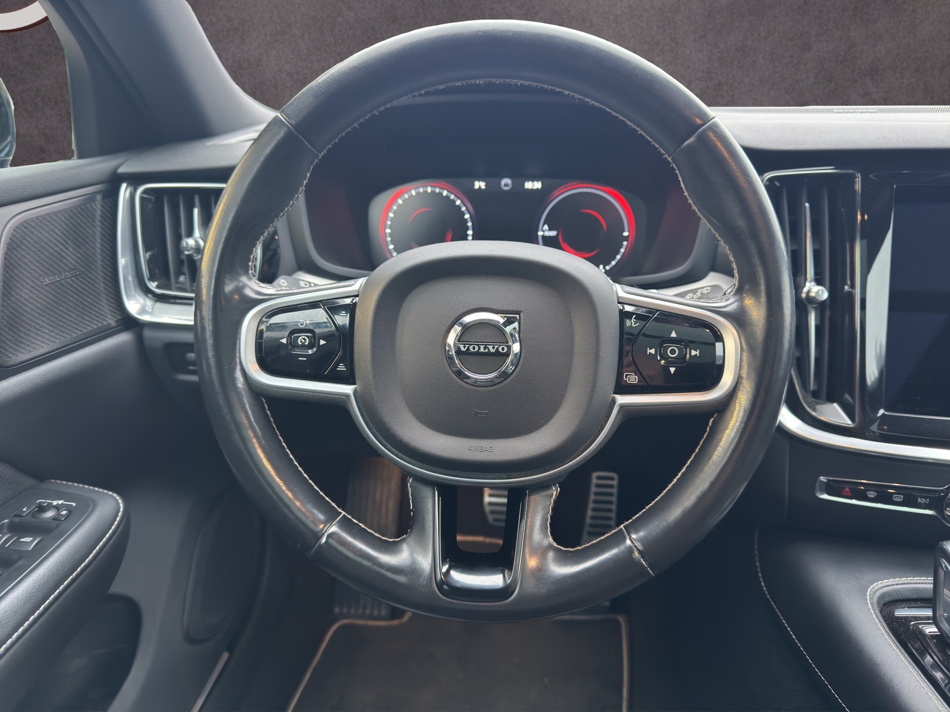 VOLVO V60 2.0 T6 TE R-Design eAWD-image-13