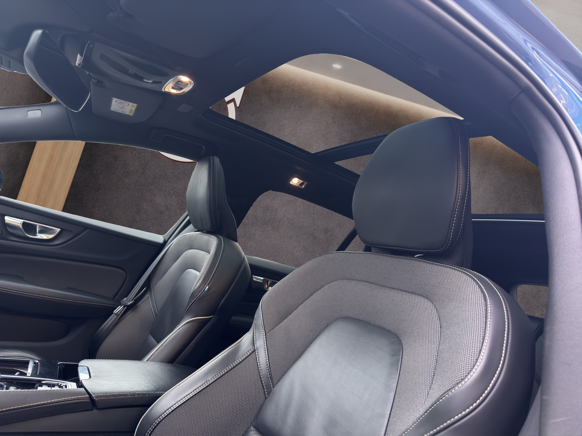 VOLVO V60 2.0 T6 TE R-Design eAWD-image-16