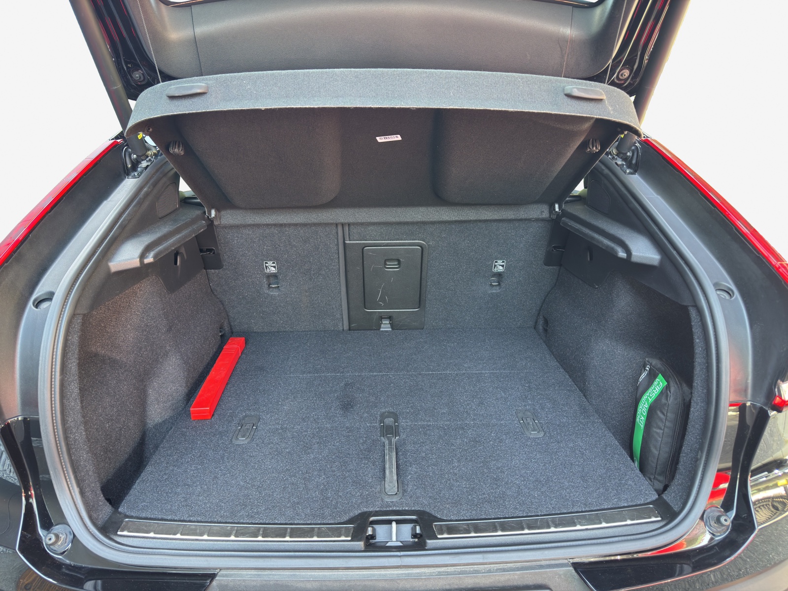 VOLVO C40 Recharge E80 82kWh Twin AWD Pure Electric Plus-image-13