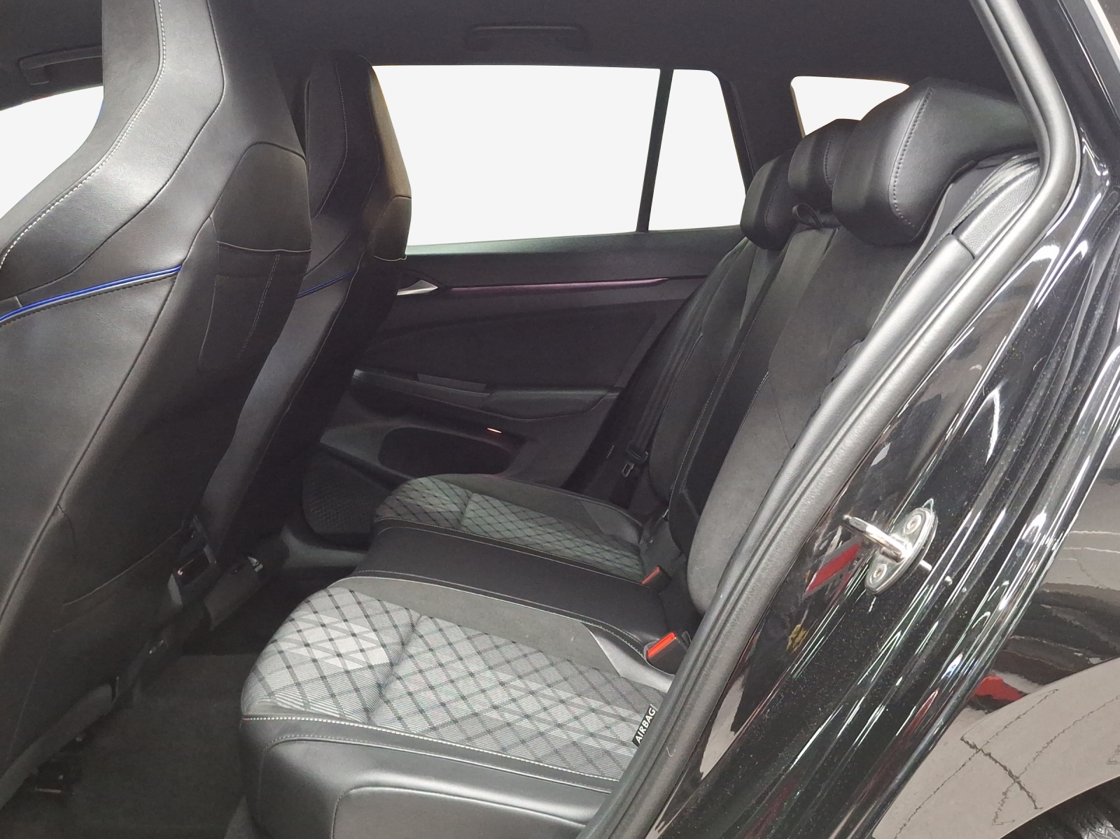 VW Golf Variant 2.0 TSI R-Line DSG 4 Motion-image-11