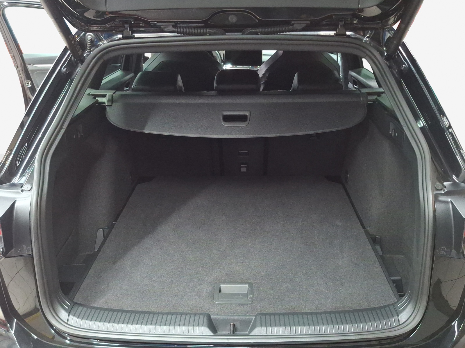 VW Golf Variant 2.0 TSI R-Line DSG 4 Motion-image-12