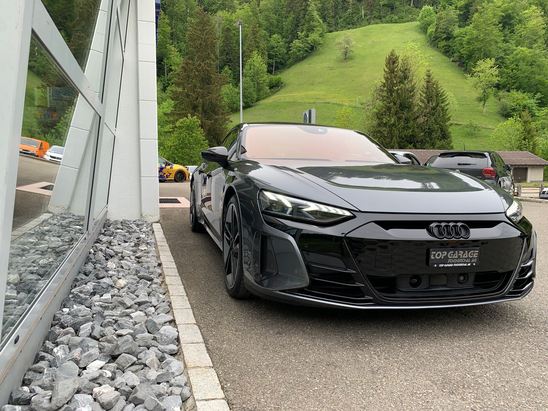 AUDI RS e-tron GT quattro-showroom-element-1