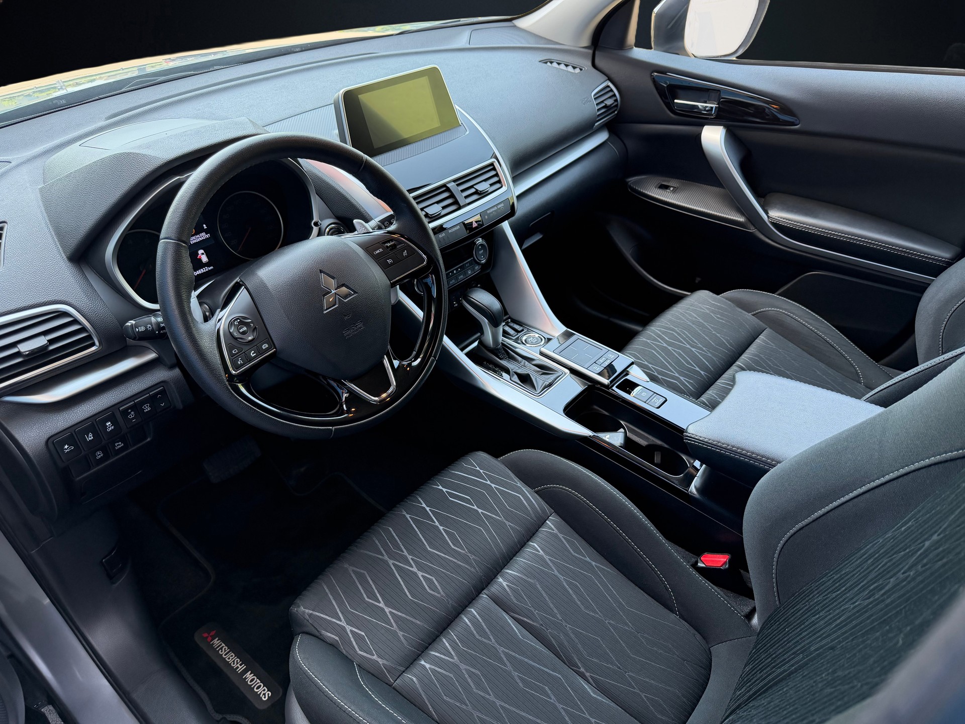 MITSUBISHI Eclipse Cross 1.5 T-Mivec Style Black 4WD CVT-image-4