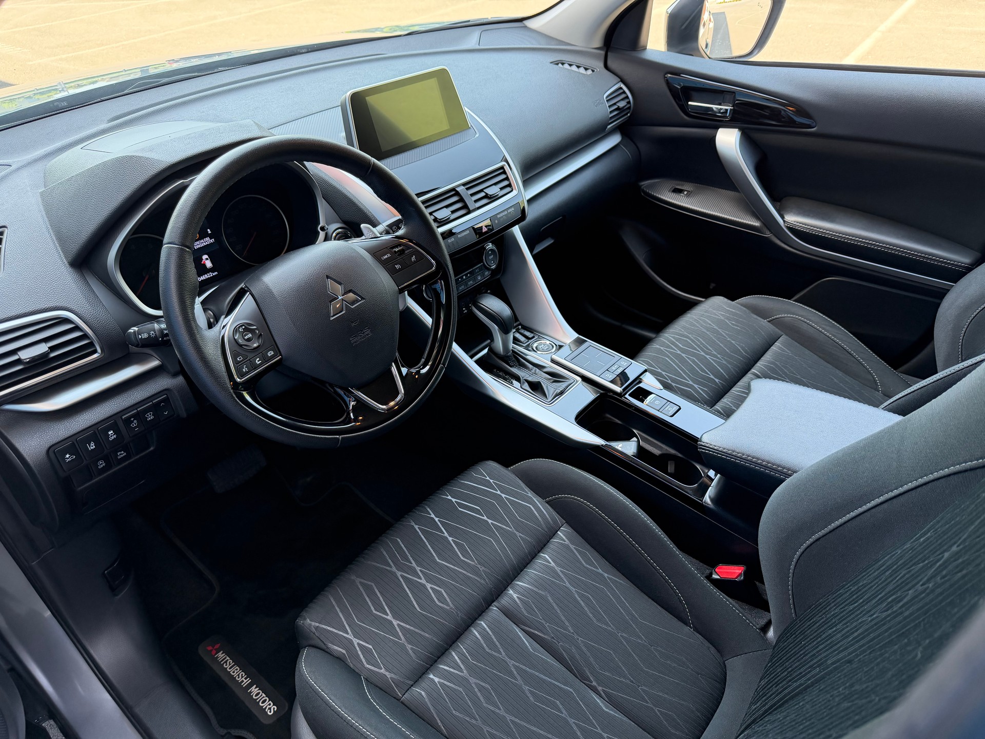 MITSUBISHI Eclipse Cross 1.5 T-Mivec Style Black 4WD CVT-image-4