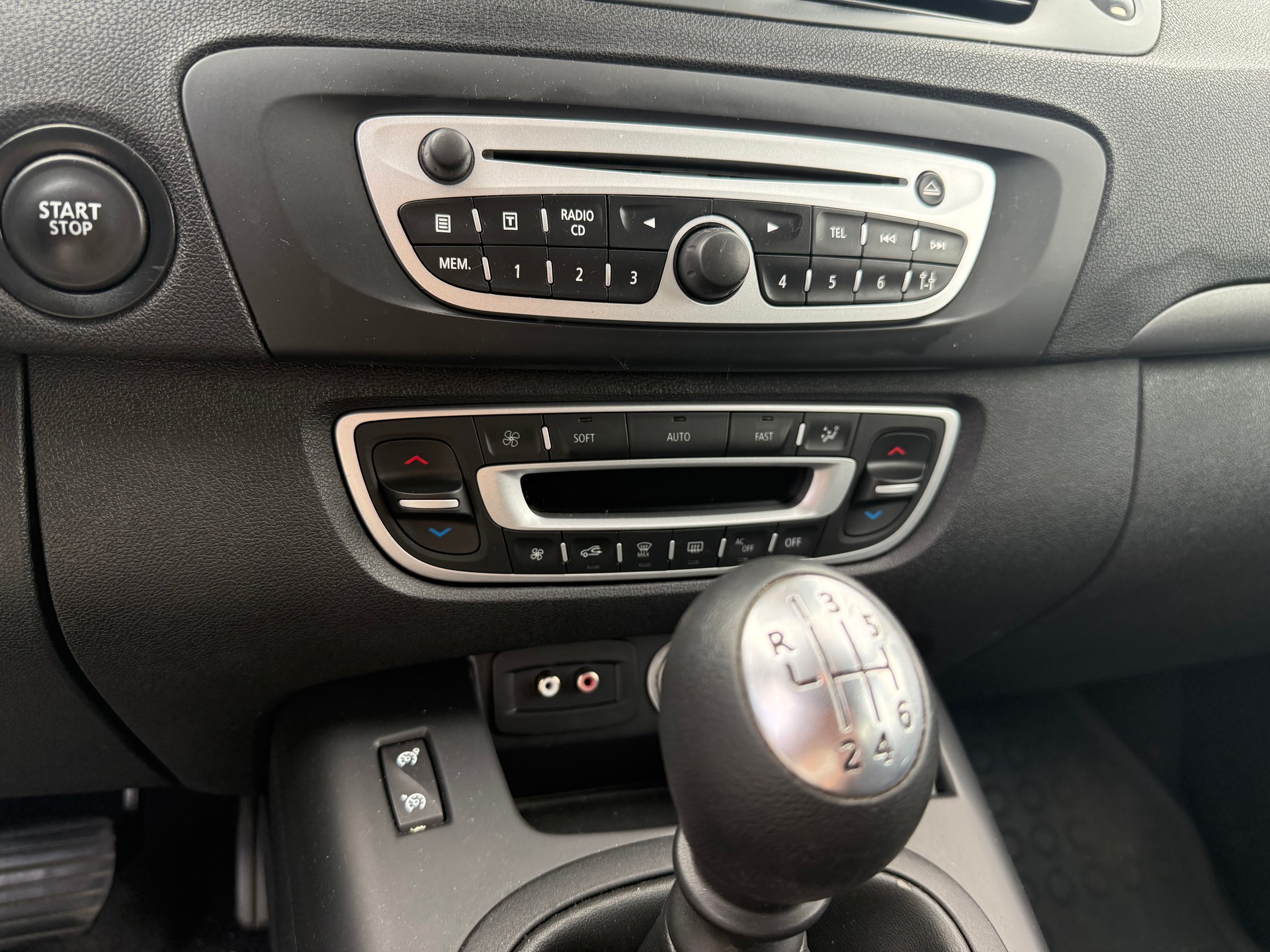 RENAULT Grand Scénic 1.4 16V Turbo Expression-image-5