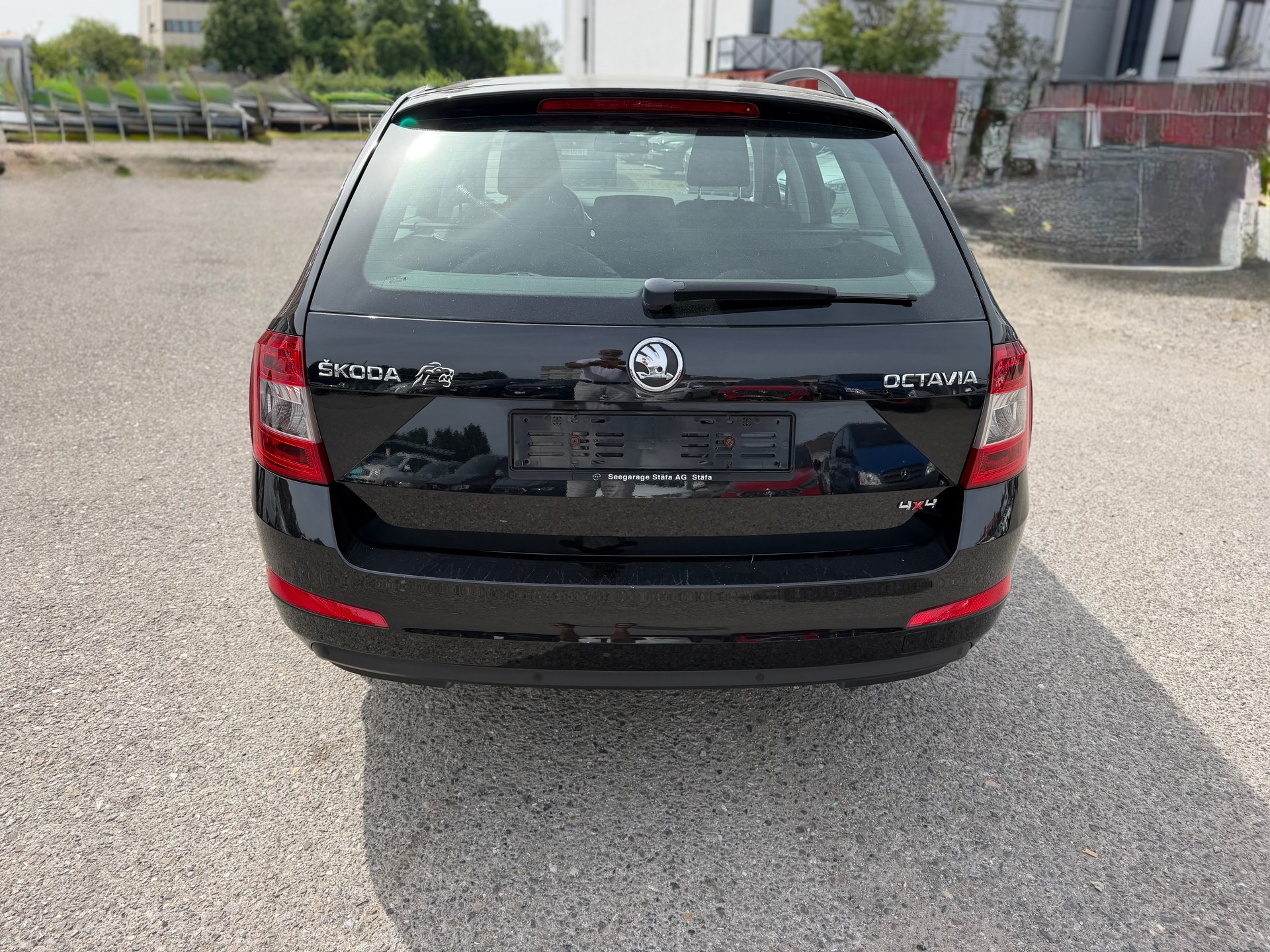 SKODA Octavia Combi 1.6 TDI Elegance 4x4-image-5
