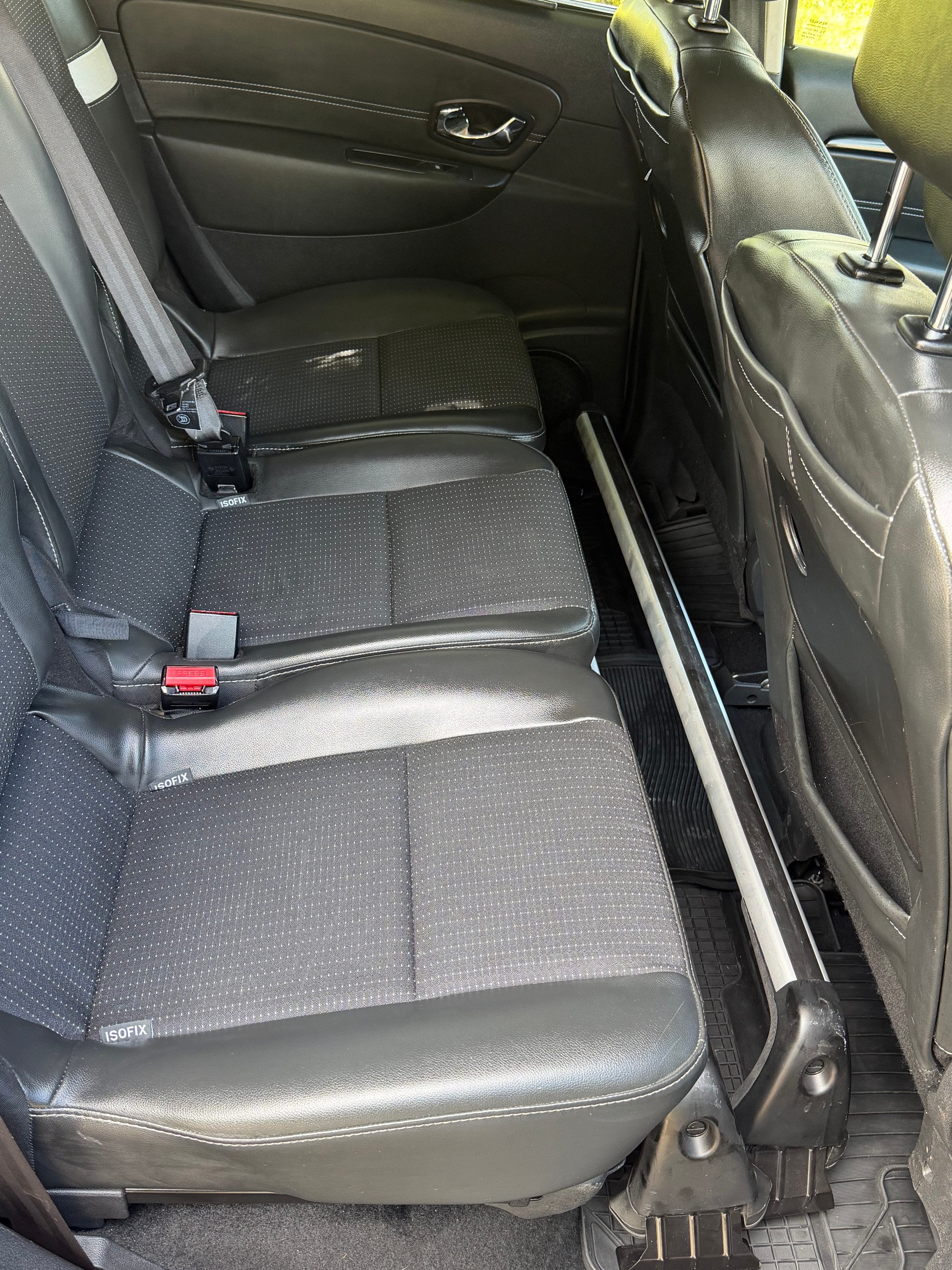 RENAULT Scénic 1.5 dCi Dynamique-image-10