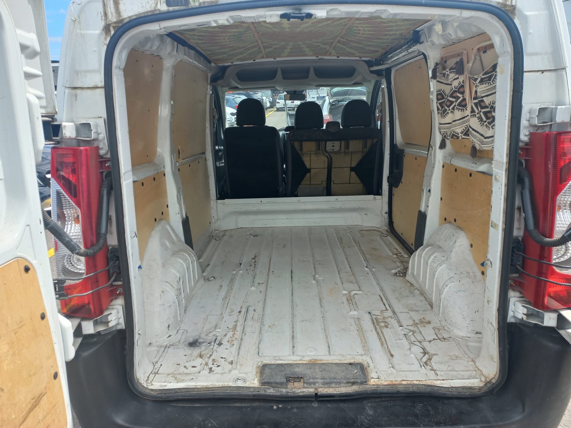PEUGEOT Expert 2.0 HDi 229 L2H1-image-9