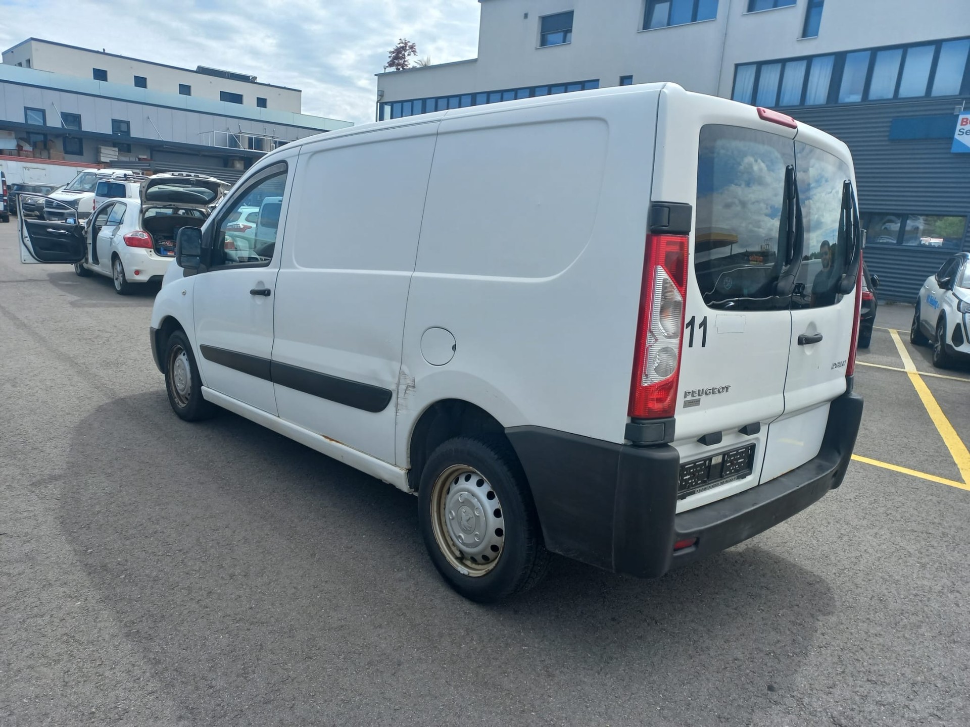PEUGEOT Expert 2.0 HDi 229 L2H1-image-3