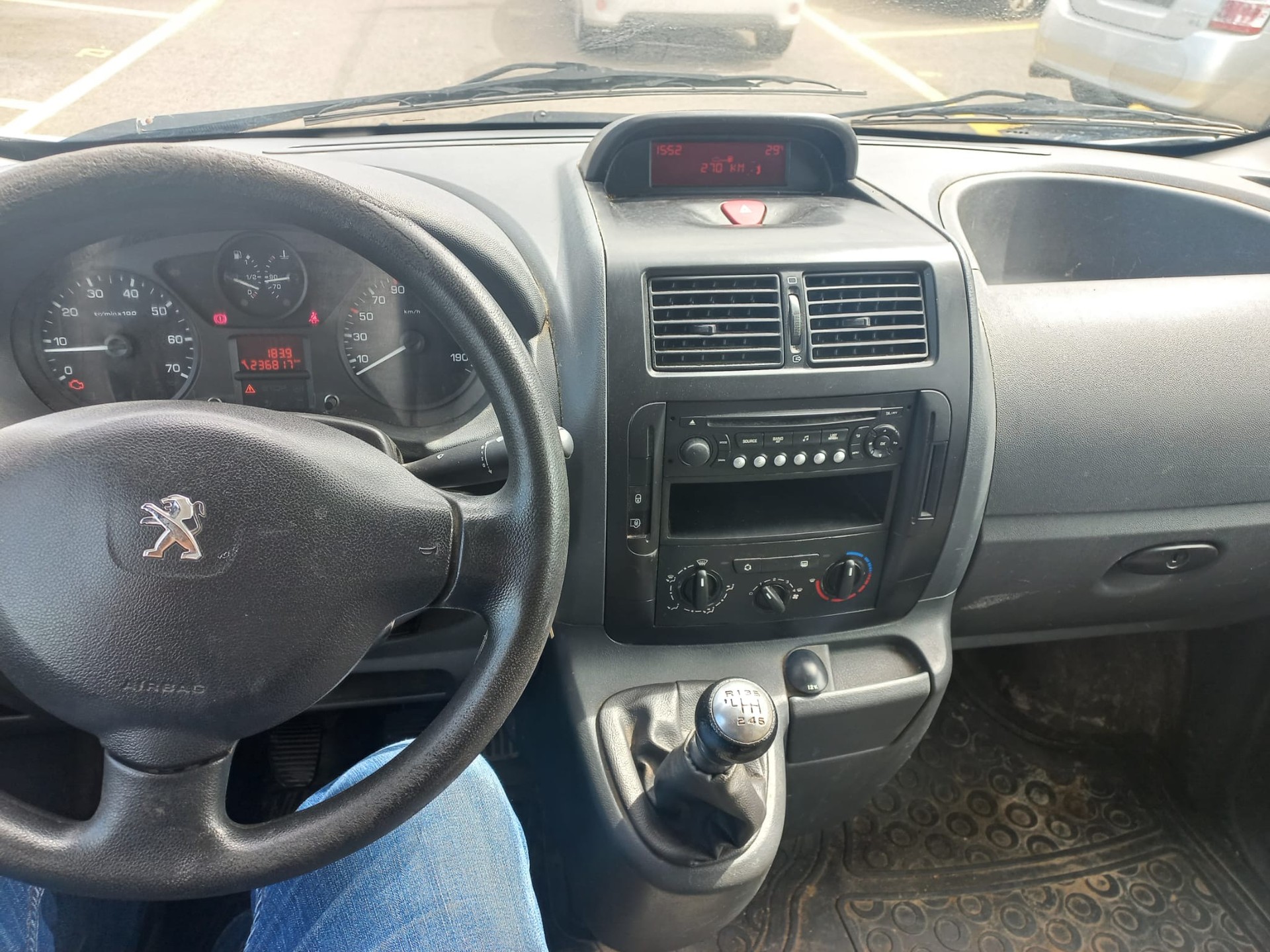 PEUGEOT Expert 2.0 HDi 229 L2H1-image-7
