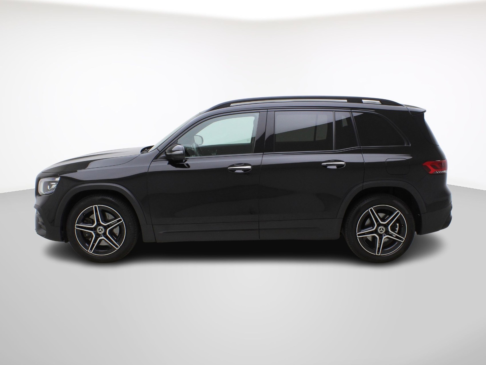 MERCEDES-BENZ GLB-Klasse GLB 250 AMG Line 4matic-image-2