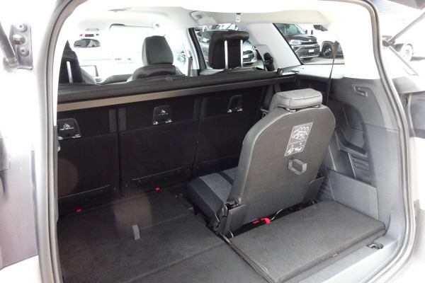 PEUGEOT 5008 1.6 THP Allure-image-1