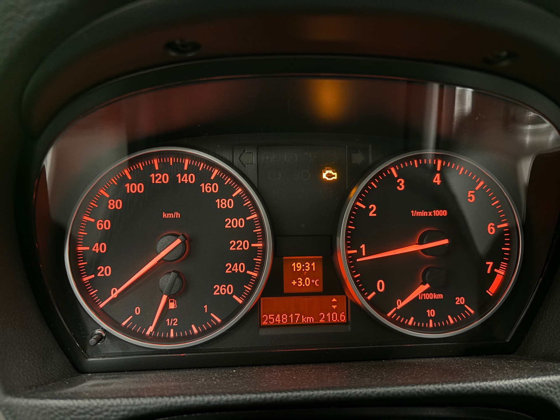 BMW 320i Touring-image-4
