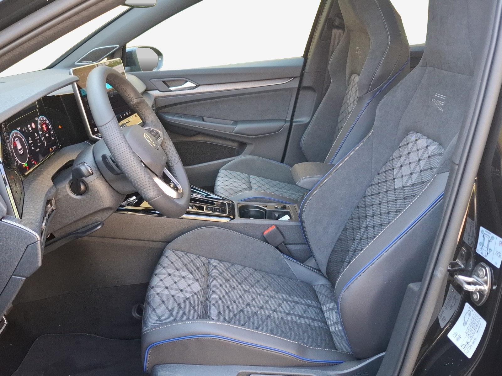 VW Golf 1.5 e TSI mHEV R-Line DSG-image-7