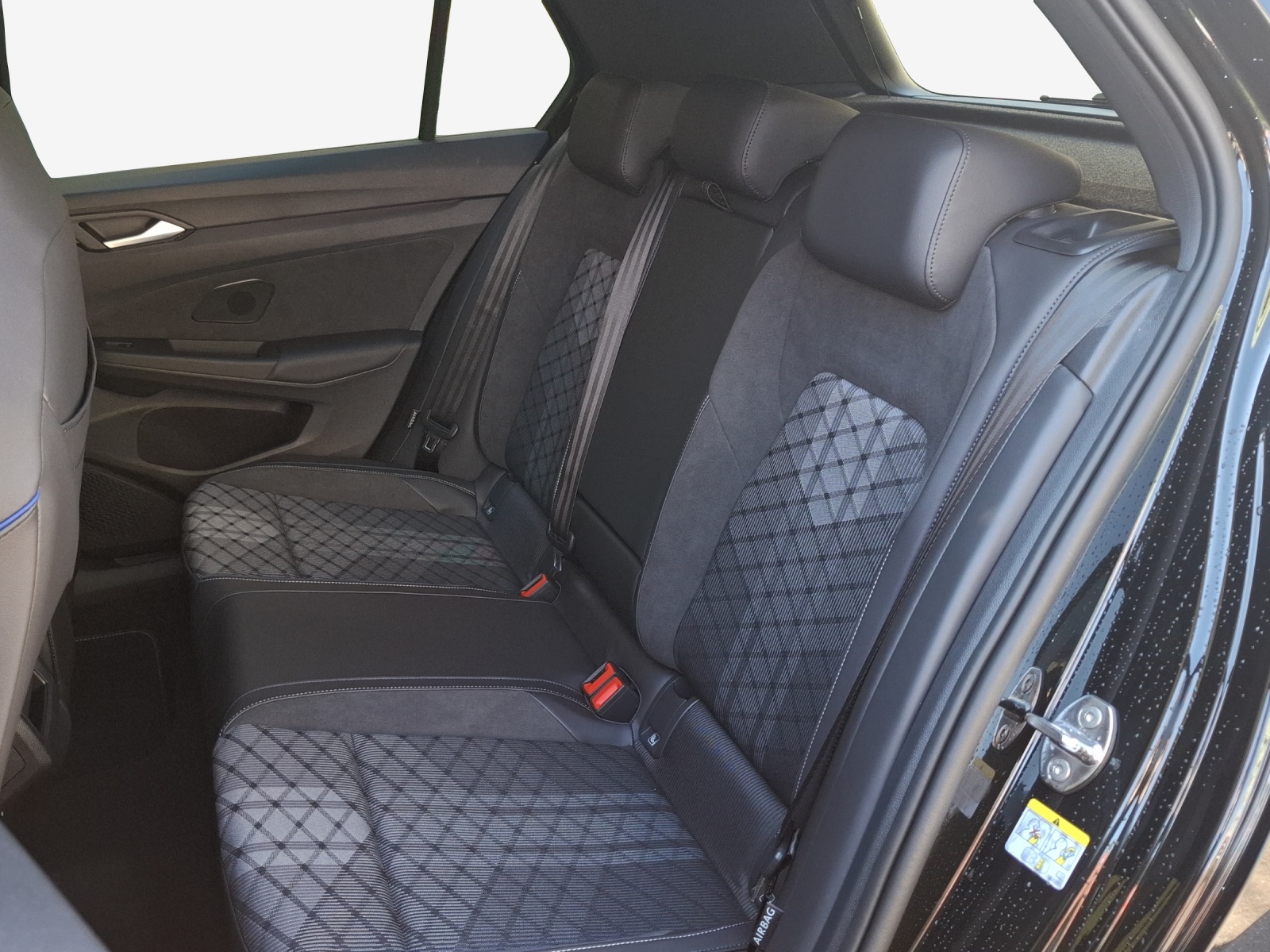 VW Golf 1.5 e TSI mHEV R-Line DSG-image-11