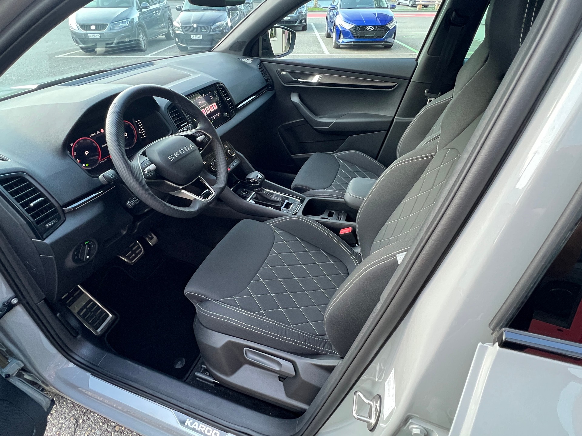 SKODA Karoq 2.0 TSI SportLine 4x4 DSG / Steel Grey-image-4