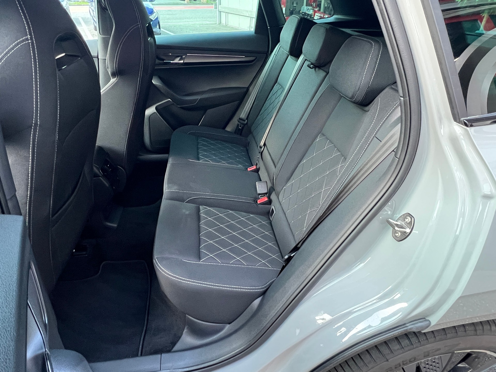 SKODA Karoq 2.0 TSI SportLine 4x4 DSG / Steel Grey-image-5