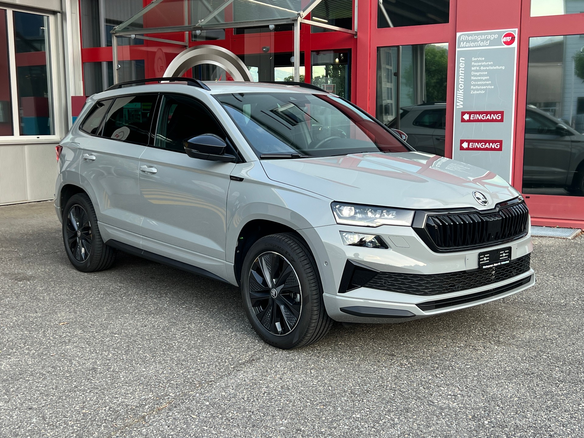 SKODA Karoq 2.0 TSI SportLine 4x4 DSG / Steel Grey-image-0