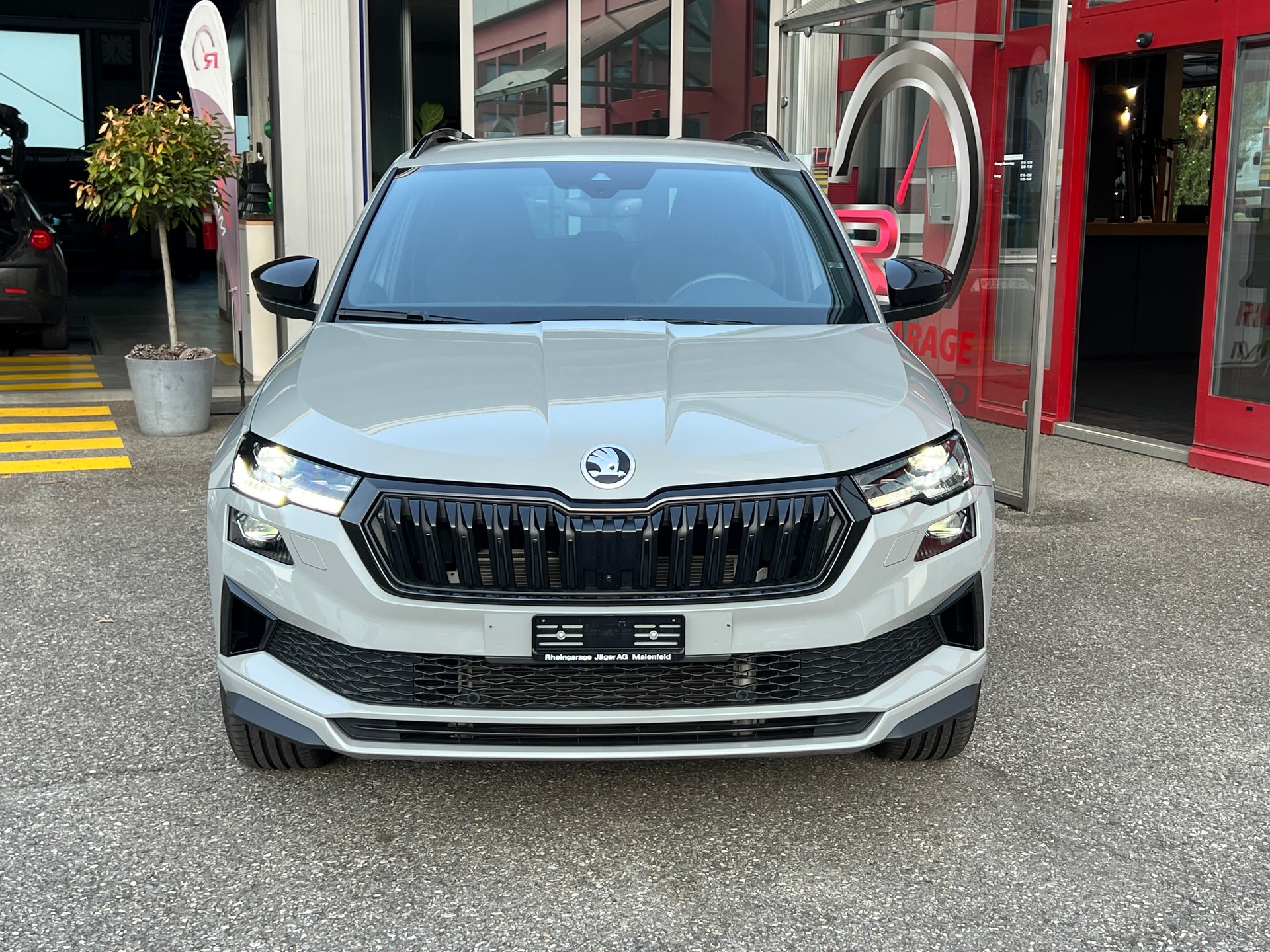 SKODA Karoq 2.0 TSI SportLine 4x4 DSG / Steel Grey-image-1