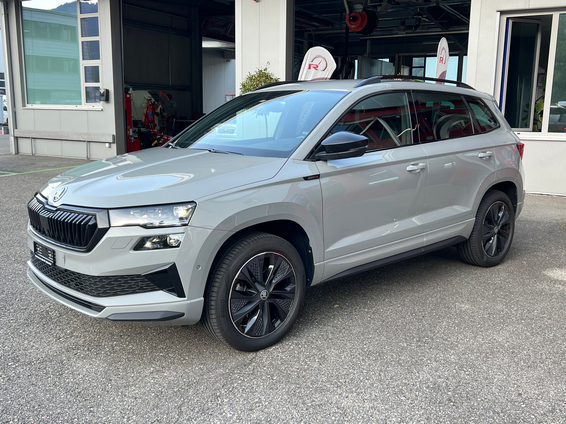 SKODA Karoq 2.0 TSI SportLine 4x4 DSG / Steel Grey-image-2