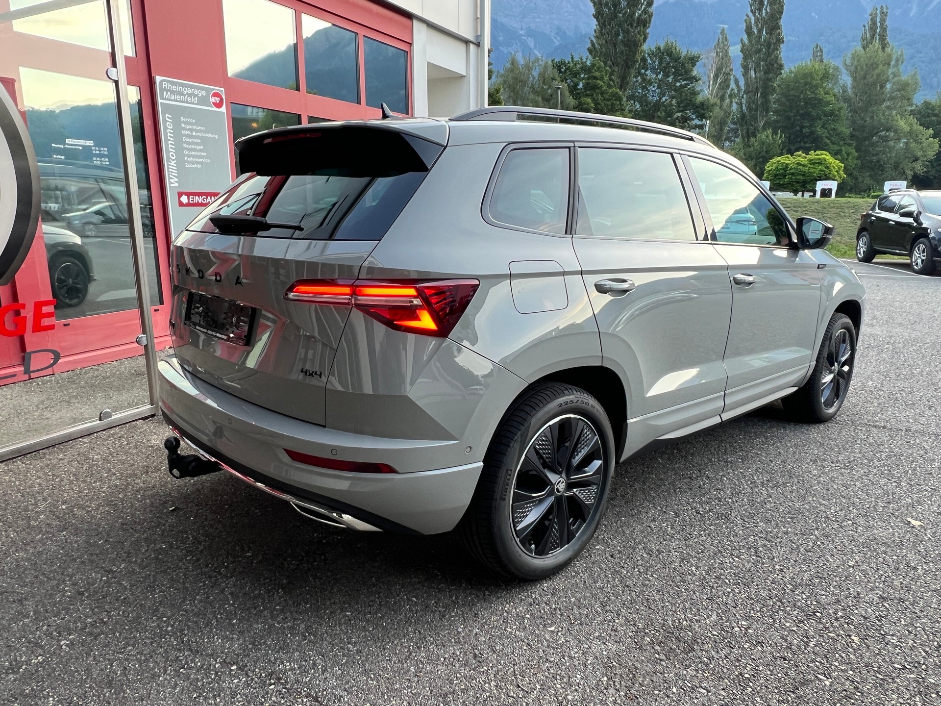 SKODA Karoq 2.0 TSI SportLine 4x4 DSG / Steel Grey-image-3