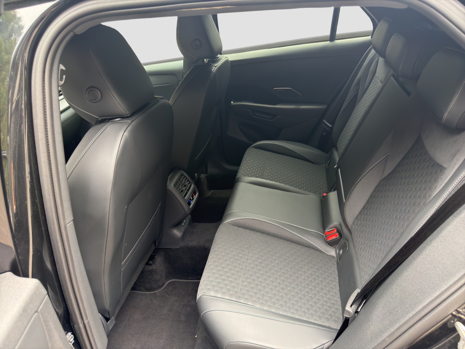 VW T-Roc 1.5 eTSI mHEV R-Line DSG-image-6