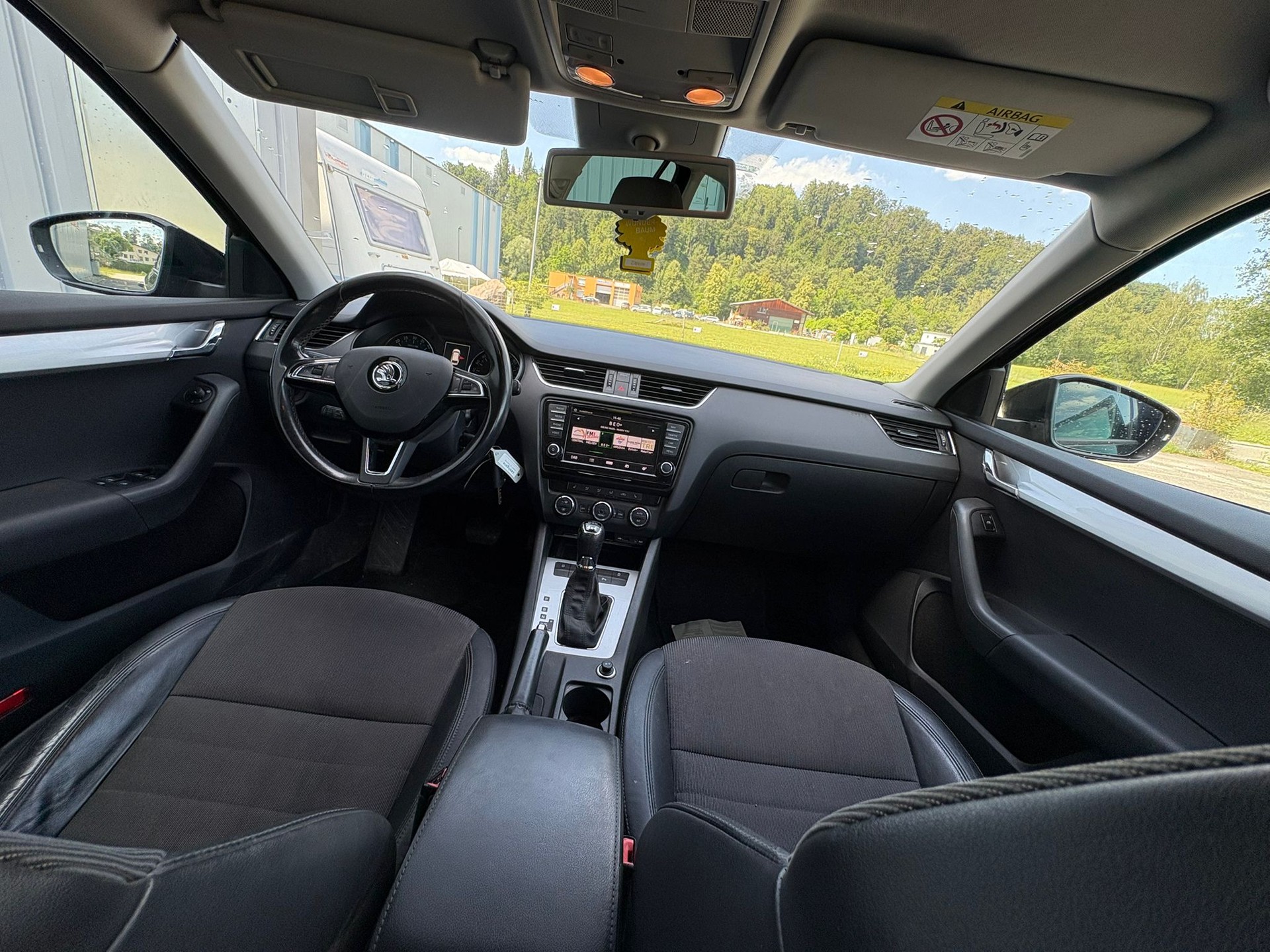 SKODA Octavia Combi 2.0 TDI Swiss Edition 4x4 DSG-image-3
