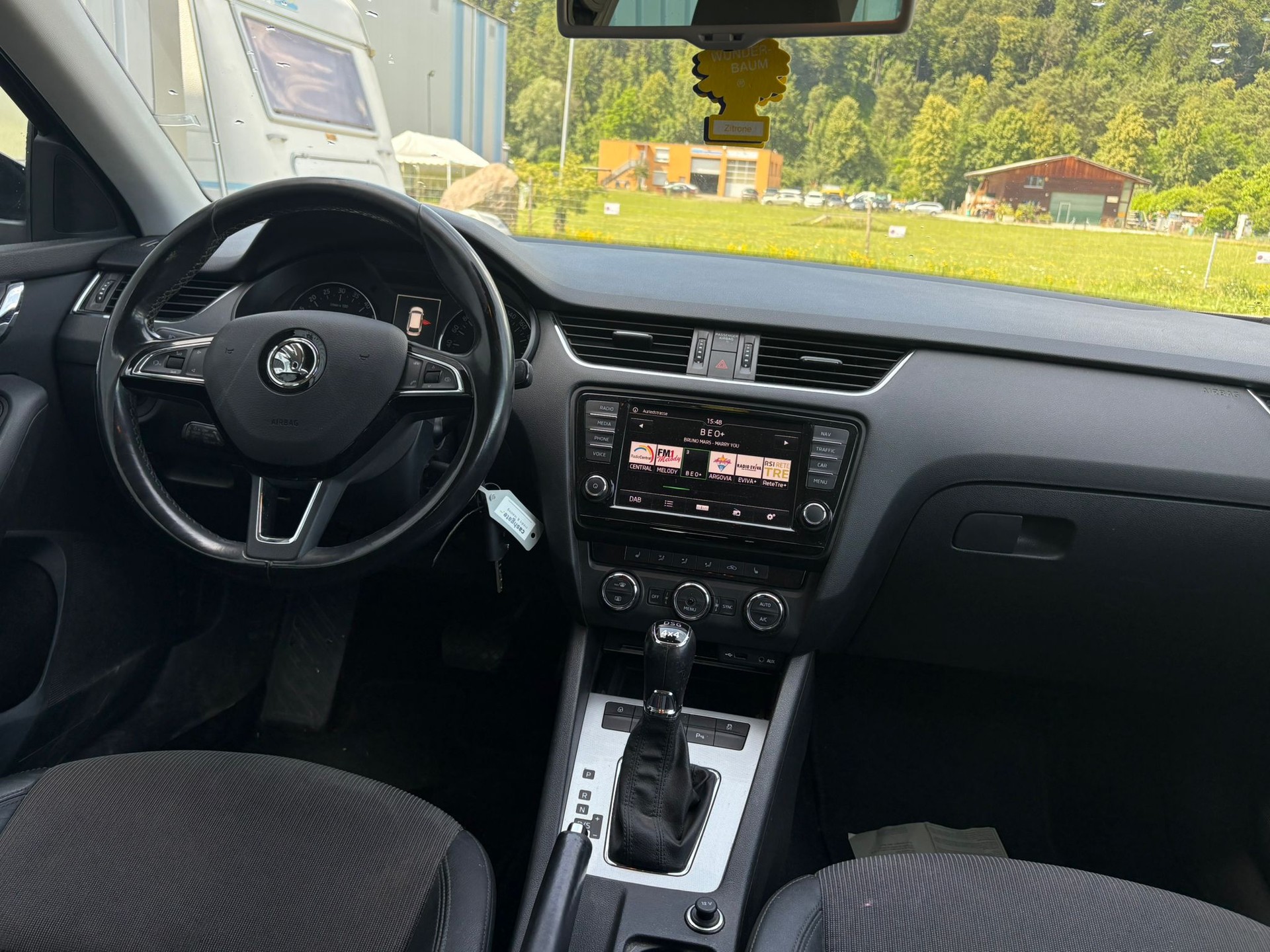 SKODA Octavia Combi 2.0 TDI Swiss Edition 4x4 DSG-image-5