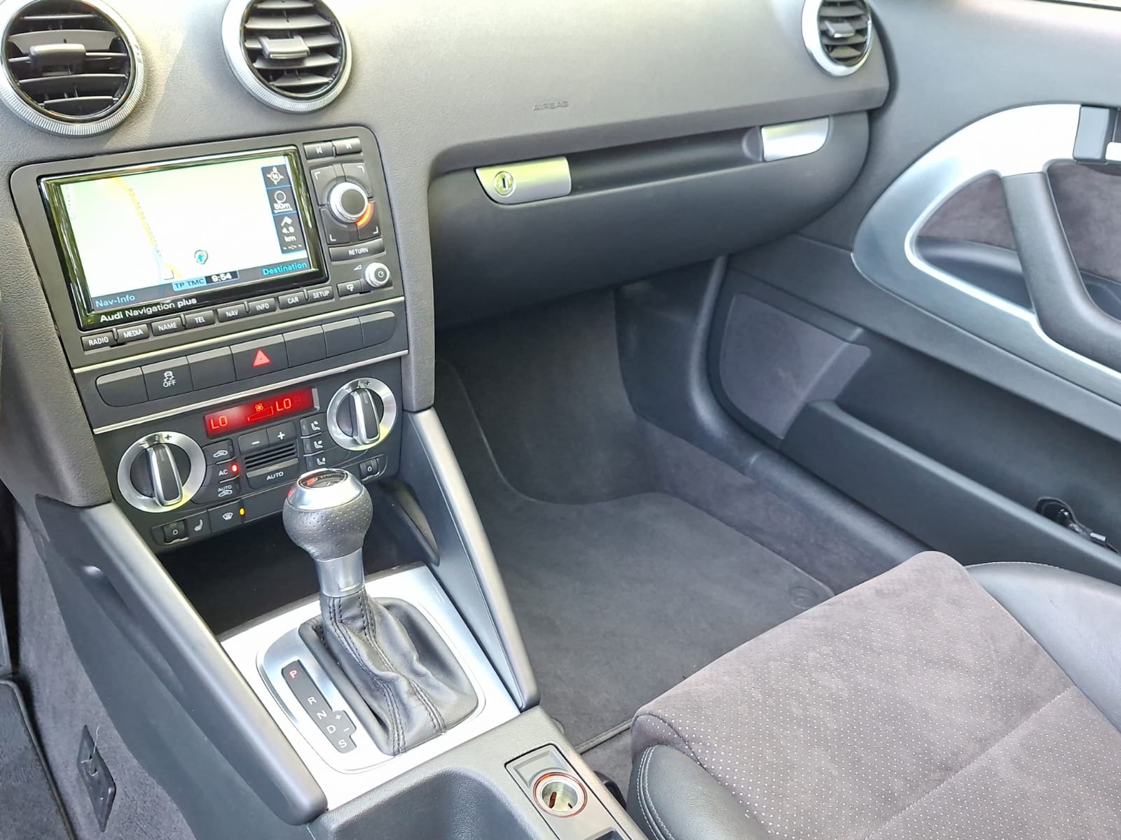AUDI A3 Cabriolet 1.8 TFSI Attraction S-tronic-image-12
