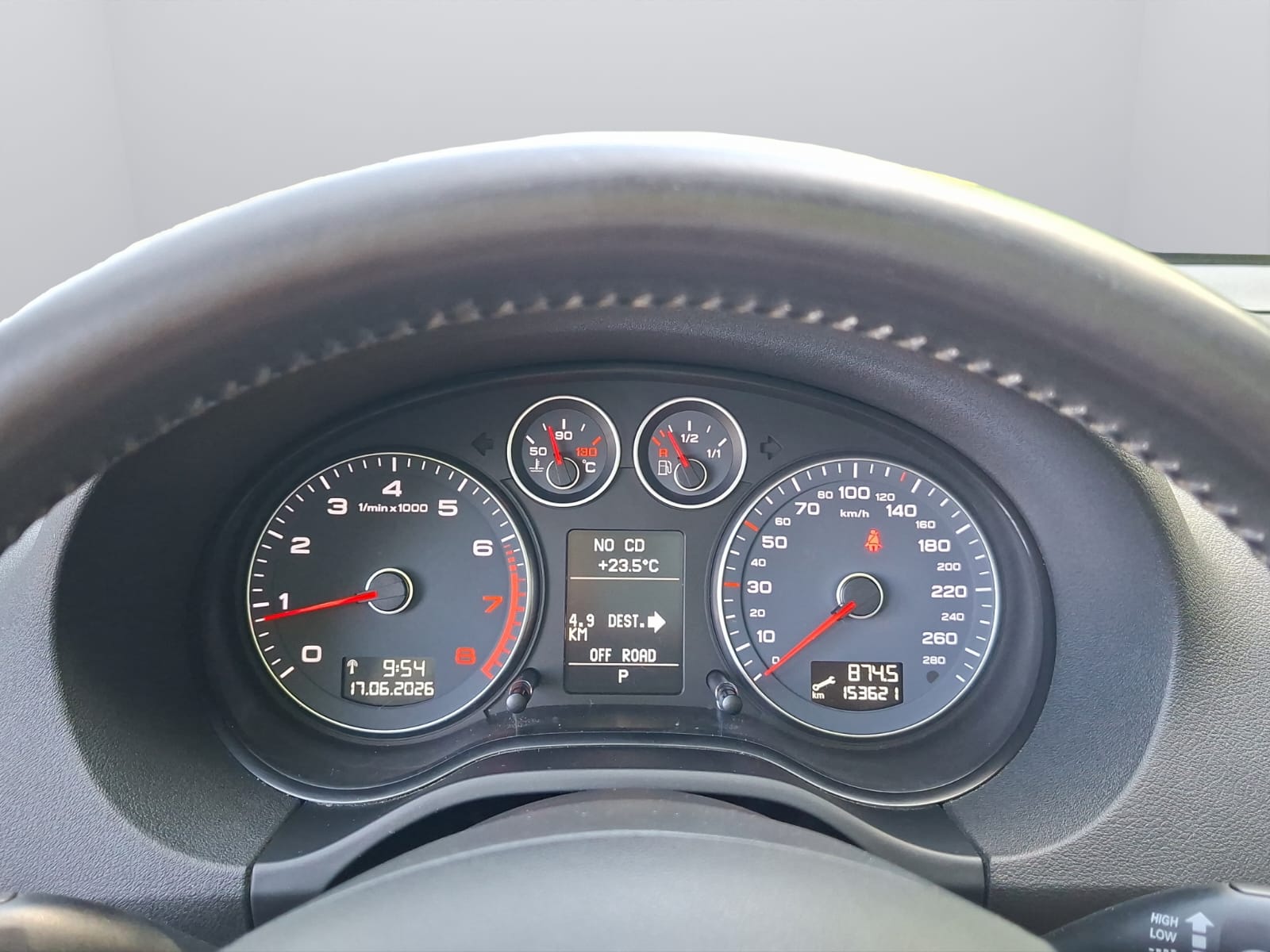 AUDI A3 Cabriolet 1.8 TFSI Attraction S-tronic-image-14