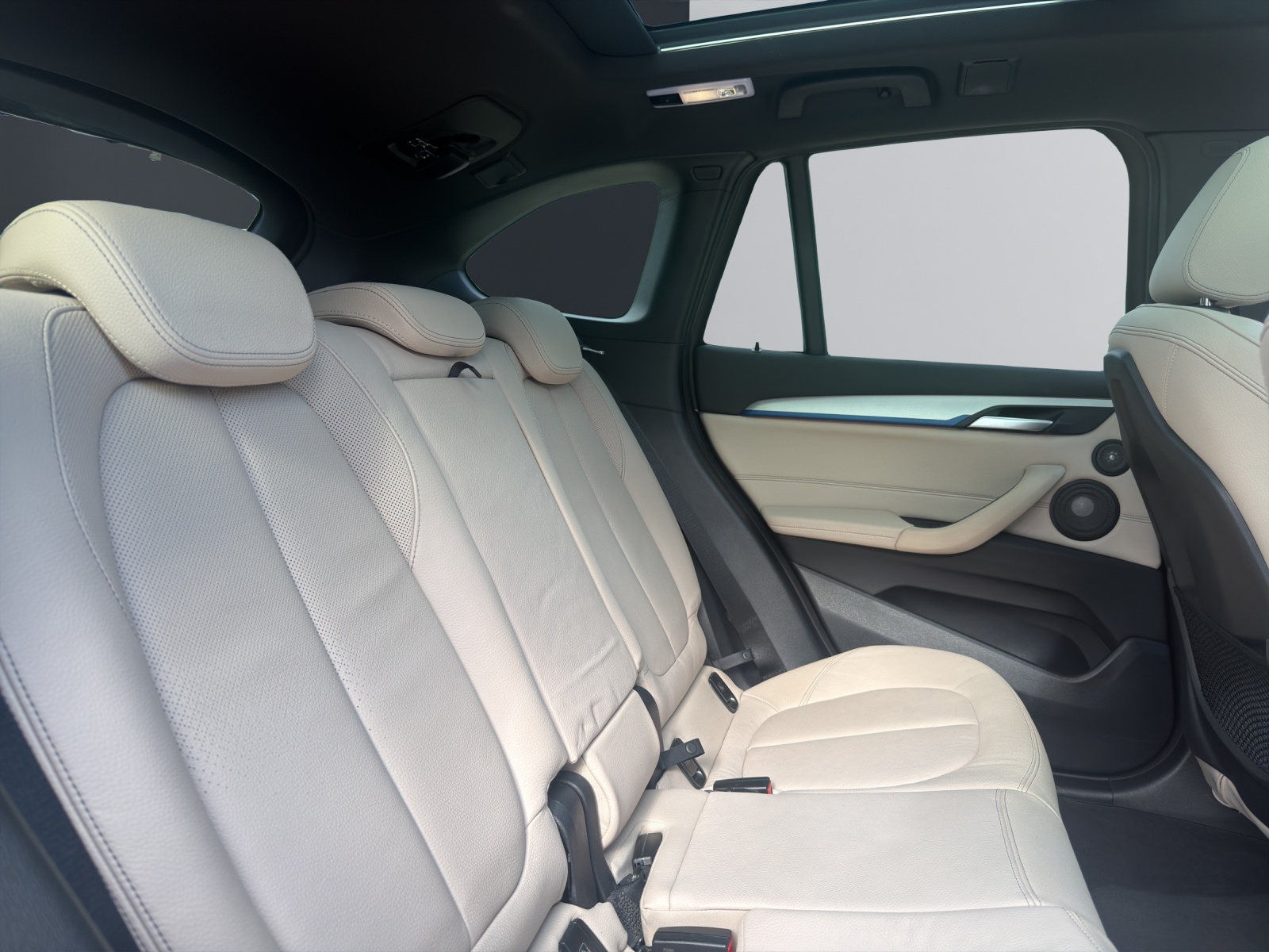 BMW X1 25i xDrive SAG-image-14