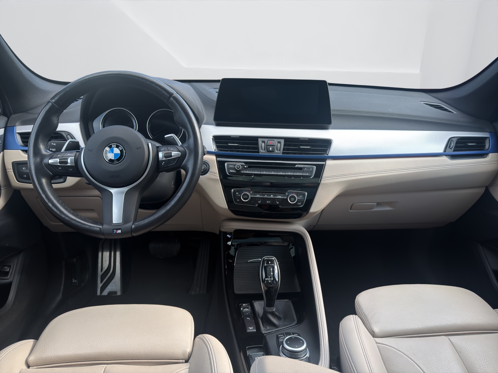 BMW X1 25i xDrive SAG-image-15