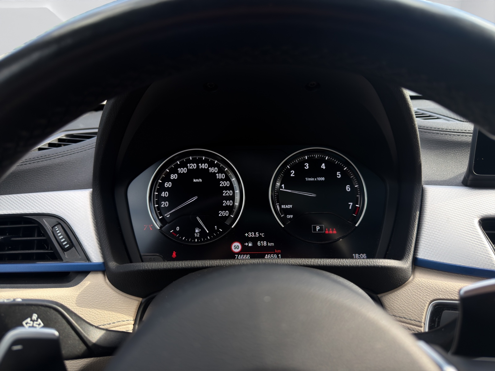 BMW X1 25i xDrive SAG-image-18