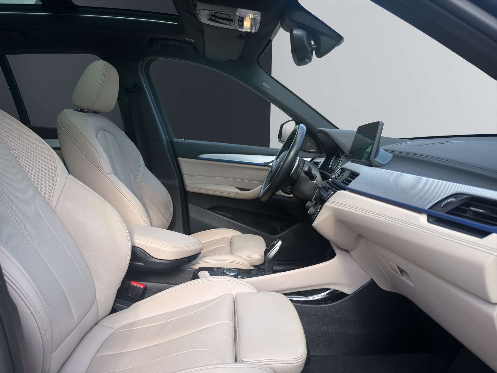 BMW X1 25i xDrive SAG-image-13