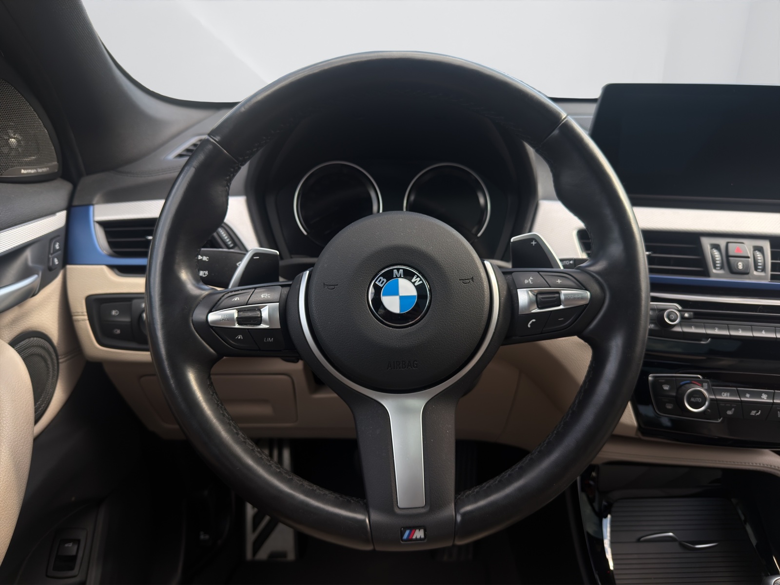 BMW X1 25i xDrive SAG-image-16