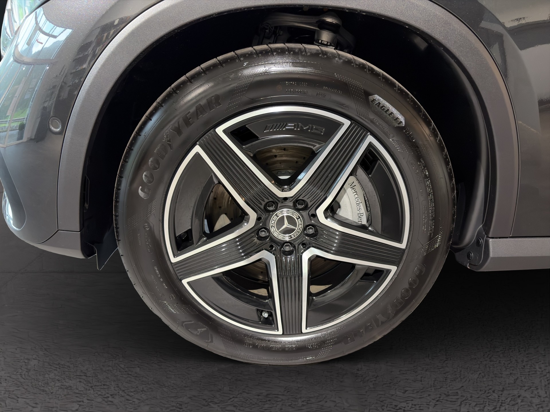 MERCEDES-BENZ GLC 220 d AMG Line 4matic-image-5
