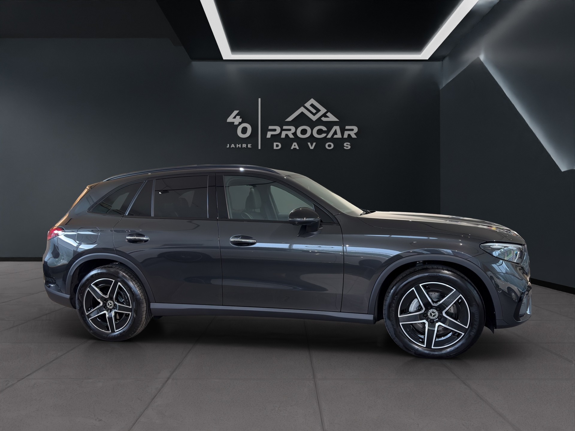 MERCEDES-BENZ GLC 220 d AMG Line 4matic-image-2