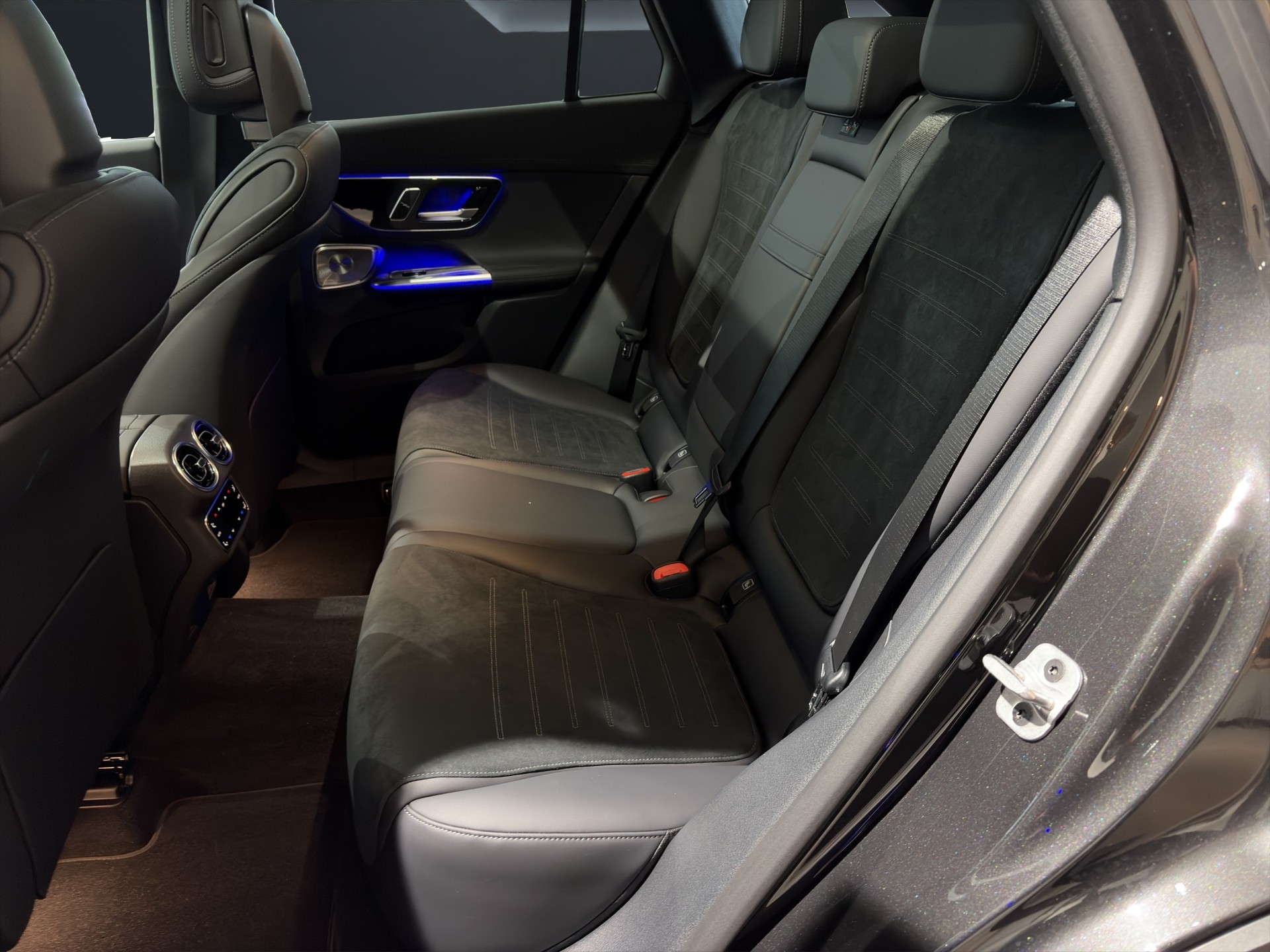 MERCEDES-BENZ GLC 220 d AMG Line 4matic-image-9