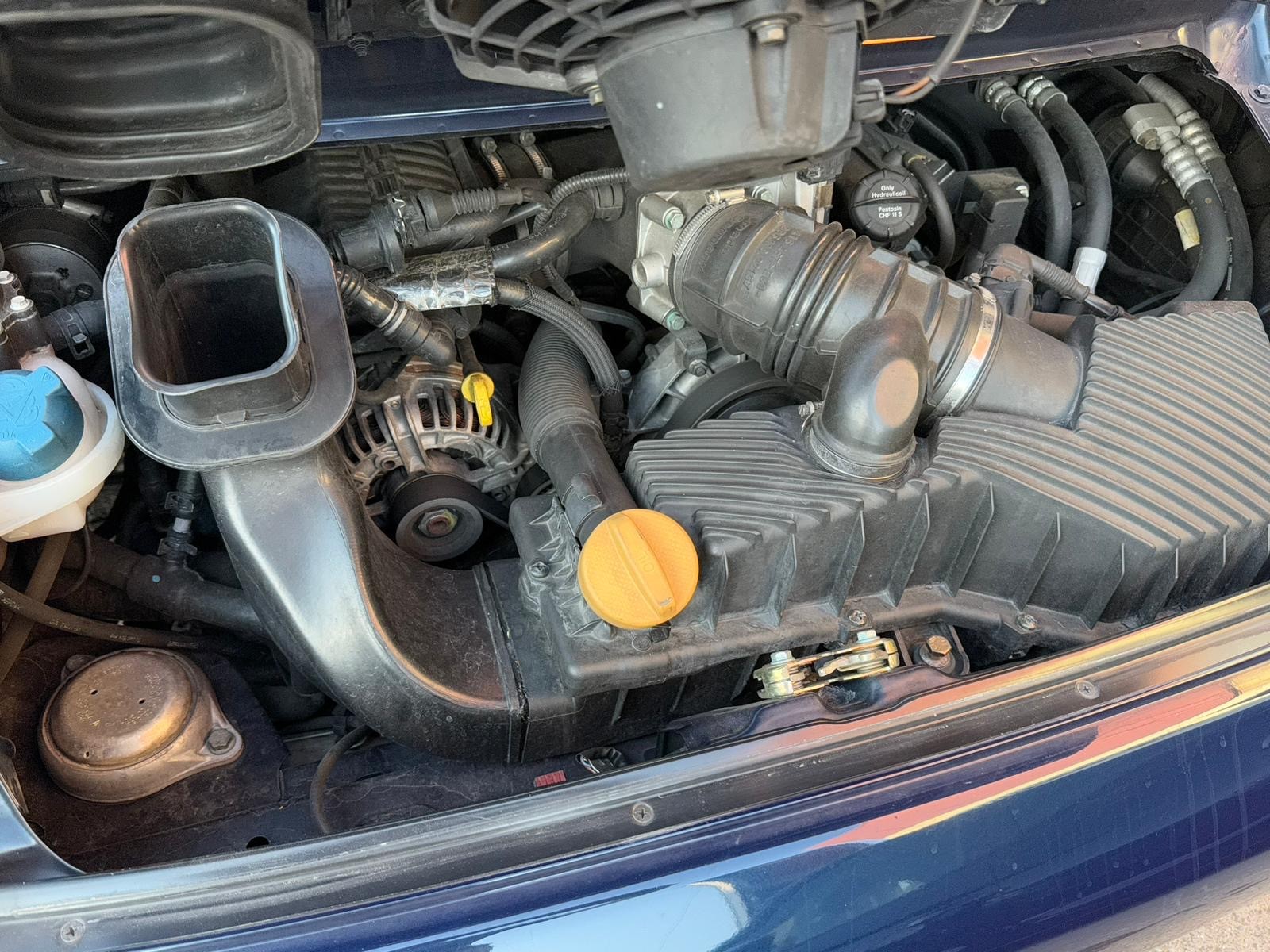 PORSCHE 911 Carrera 4-image-9