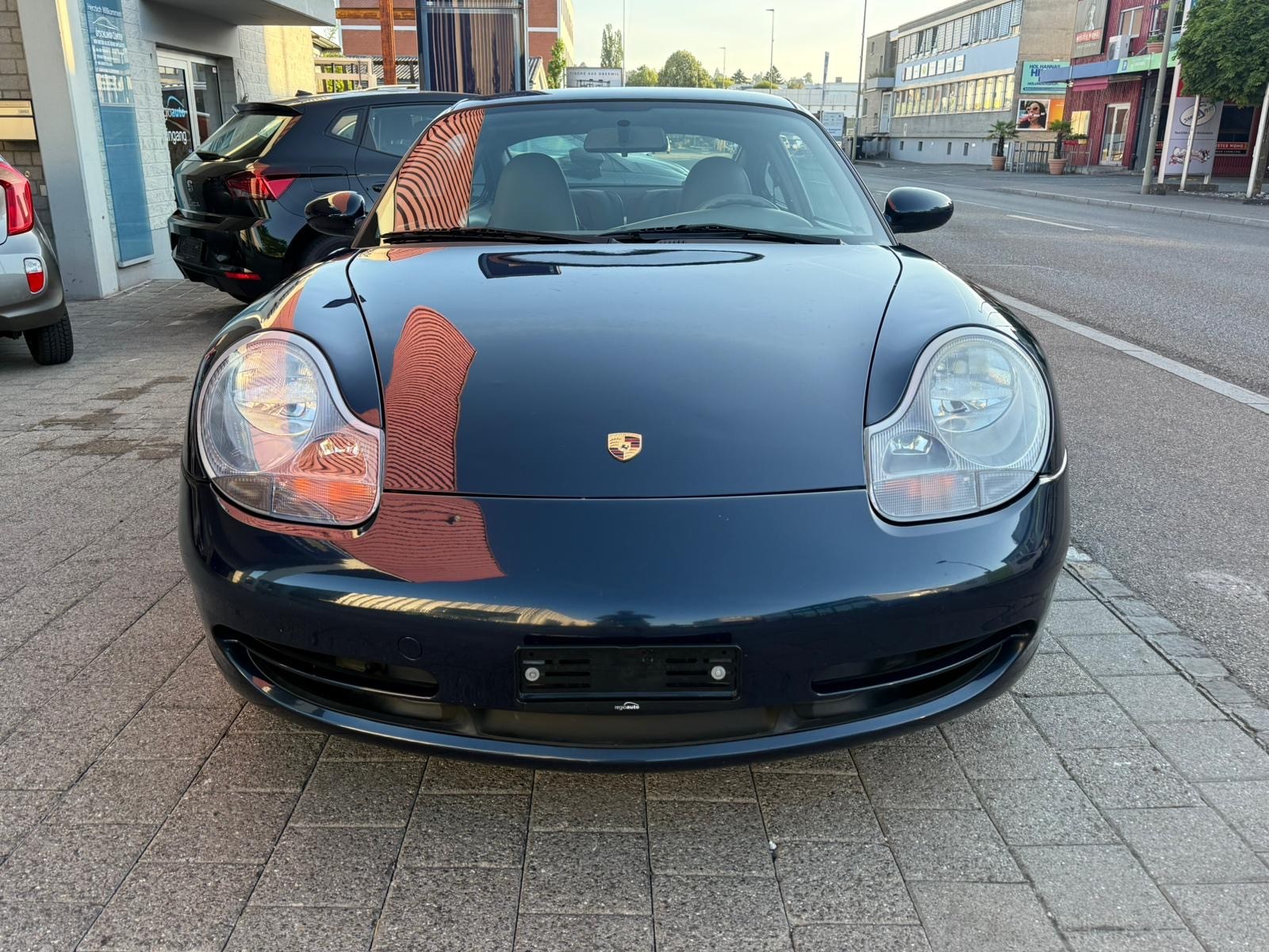 PORSCHE 911 Carrera 4-image-2