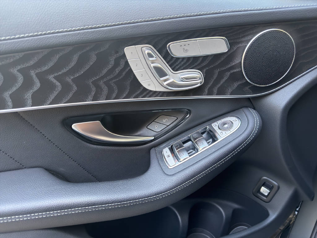 MERCEDES-BENZ GLC 200 Night Star AMG Line 4m Coupé-image-11