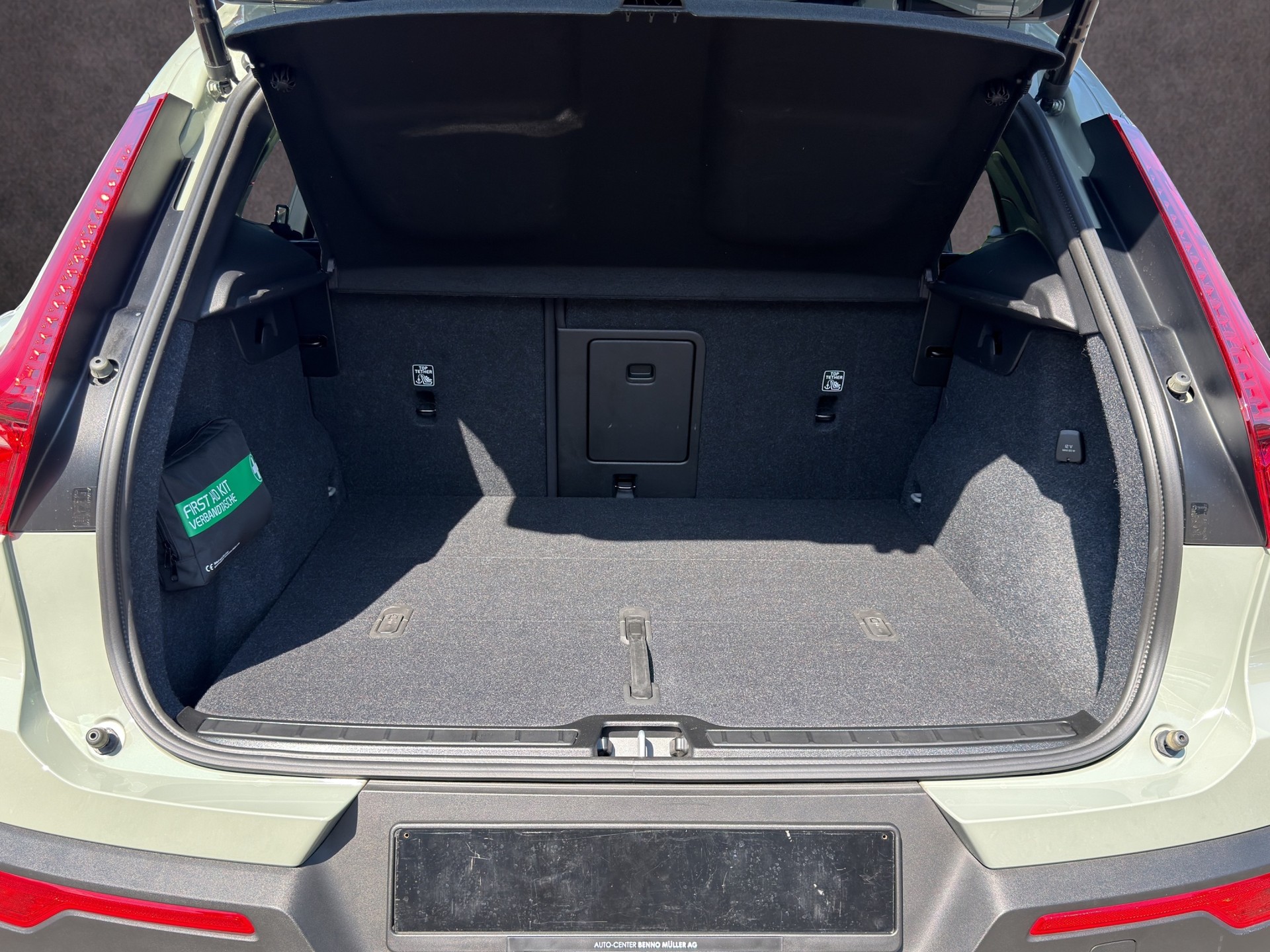 VOLVO XC40 2.0 B3 MH XCITE-image-19