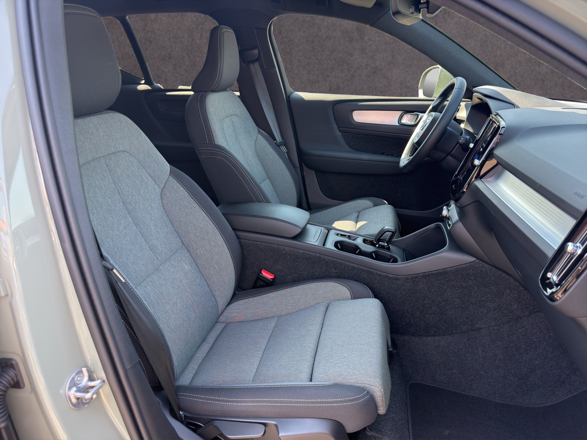 VOLVO XC40 2.0 B3 MH XCITE-image-14